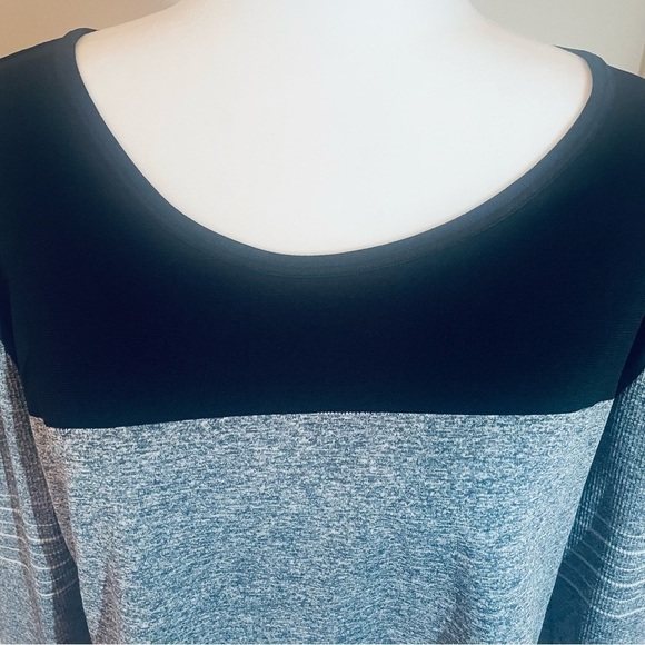 Nike Dri-FIT Epic Knit Seamless Long Sleeve Crop Top, Size Medium. - Picture 8 of 11